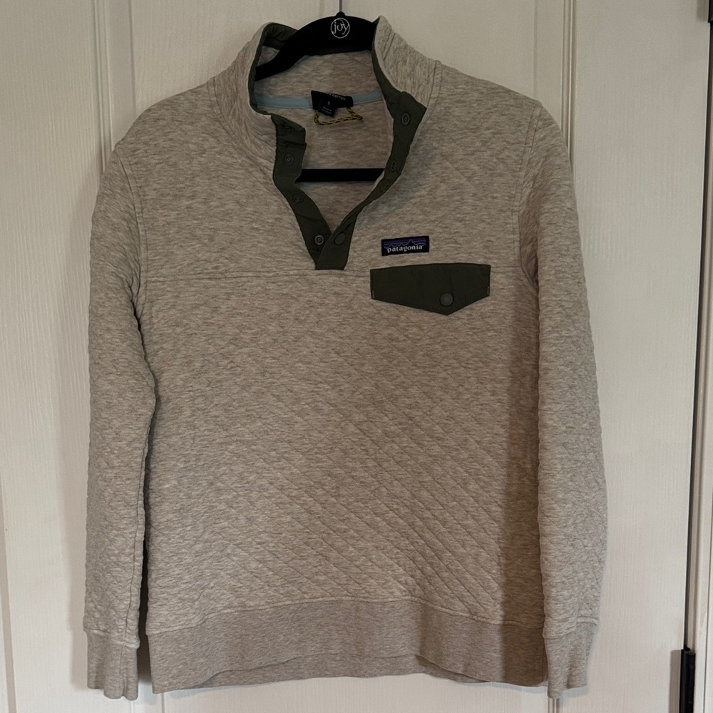 Patagonia Light Gray/Wheat Quilted Pullover Sweater